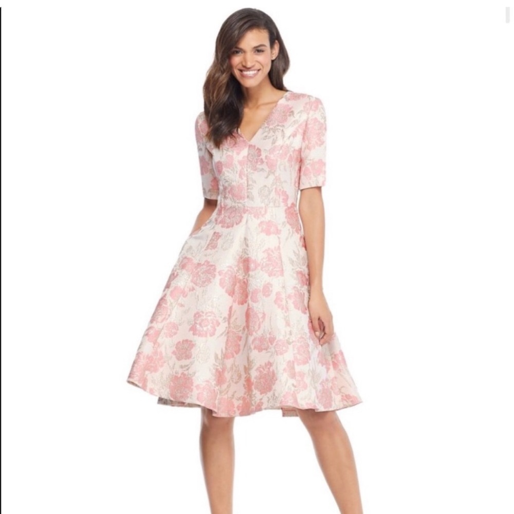 Gal meets glam pink jacquard dress - Picture 6 of 7